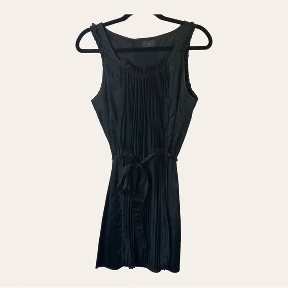 BANANA REPUBLIC MONOGRAM BLACK MINI DRESS SIZE 8 WITH PLEATS IN FRONT AND BACK - Picture 2 of 10